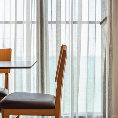 Sun Apartment *