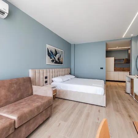 Sun Apartment *