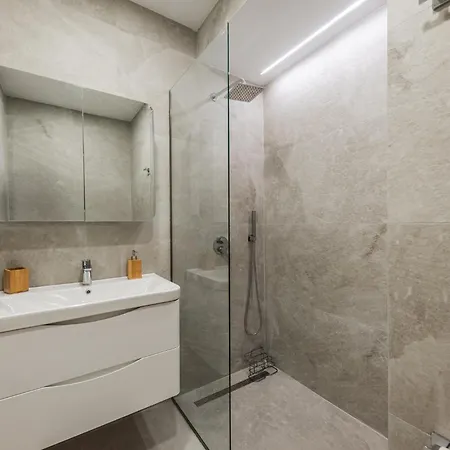 Sun Apartment *